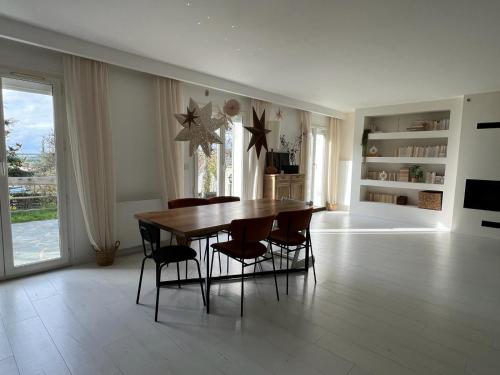 Maison familiale, belle et moderne proche de Versailles et Thoiry
