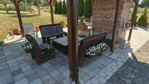 two benches sitting under a gazebo at Apartman Zdenka 2 in Livno