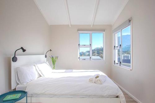 Ένα ή περισσότερα κρεβάτια σε δωμάτιο στο Beautiful family beach cottage!