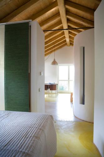 a bedroom with a bed and a green door at Agriturismo il Mulino in Stibiveri