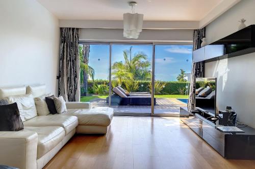 Villa Ravenala - Tropical Pool Oasis by LovelyStay