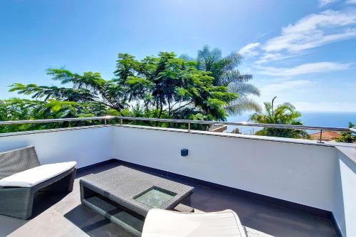 Villa Ravenala - Tropical Pool Oasis by LovelyStay