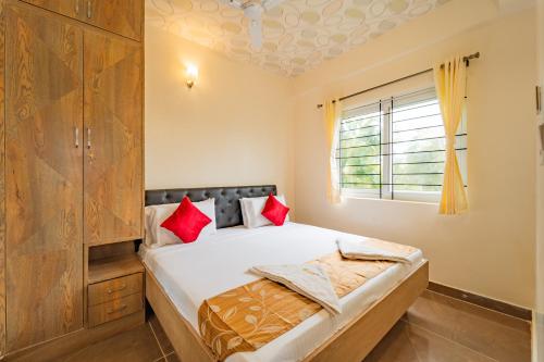 Ένα ή περισσότερα κρεβάτια σε δωμάτιο στο Seasons Suites - Bommasandra