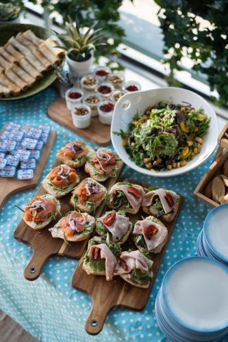 Mad på lejlighedshotellet eller i nærheden