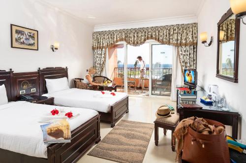 Three Corners Happy Life Beach Resort — Room