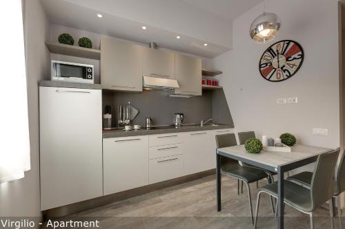 Dante & Virgilio Apartments by Mamo Florence