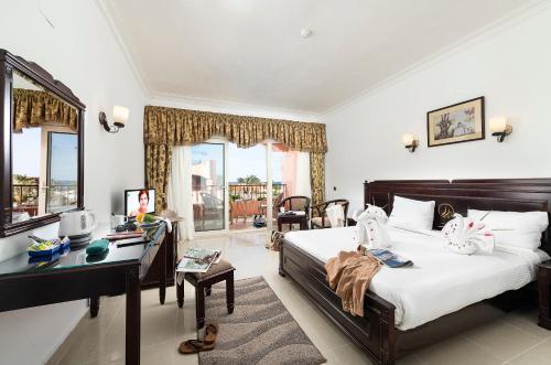 Three Corners Happy Life Beach Resort — Room