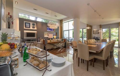Villa Orange Charm, Heated Pool