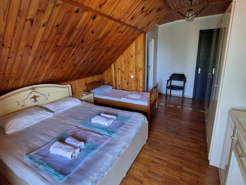 Postel nebo postele na pokoji v ubytování David Dali House