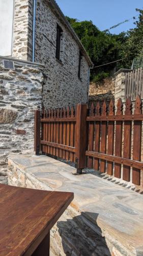 Φωτογραφία από το άλμπουμ του San Lorenzo Cottage - Παραδοσιακά Πέτρινα Δωμάτια στον Άγιο Λαυρέντιο