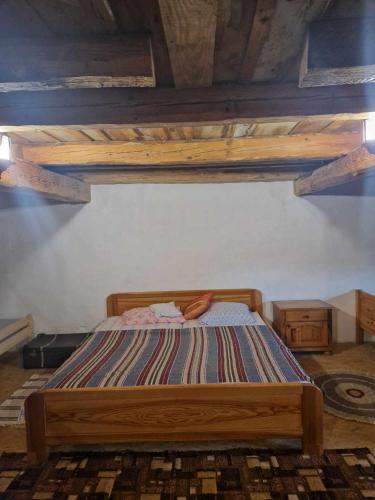 a bedroom with a bed with a wooden bed frame at Bed&Bike Dobra Nuć in Dubrynychi
