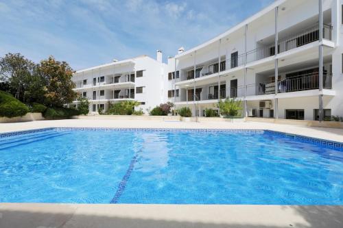 a large swimming pool in front of a building at Apt Mossbrae-tavira Centre, Terrasse Et Piscine in Tavira