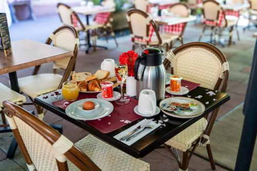 a table with a breakfast of eggs and bread at Hôtel du Parc, Restaurant, Spa & Wellness in Niederbronn-les-Bains