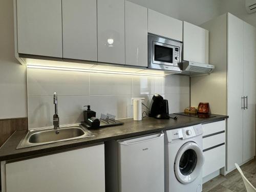 a kitchen with a sink and a washing machine at Rodrigues 15 in Valencia