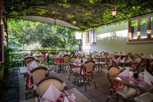 an empty restaurant with tables and chairs at Hôtel du Parc, Restaurant, Spa & Wellness in Niederbronn-les-Bains