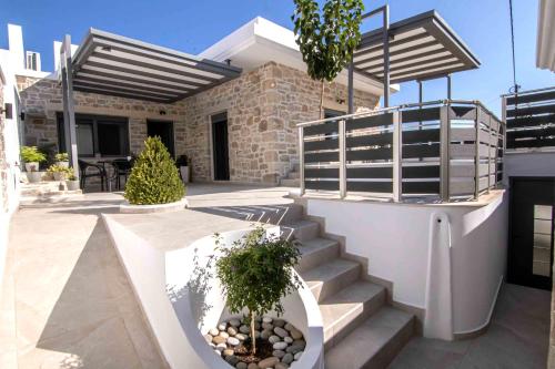 Mirabilia Family House