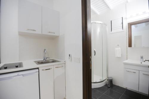 Bilik mandi di AEGEAN Apartments - Bungalows