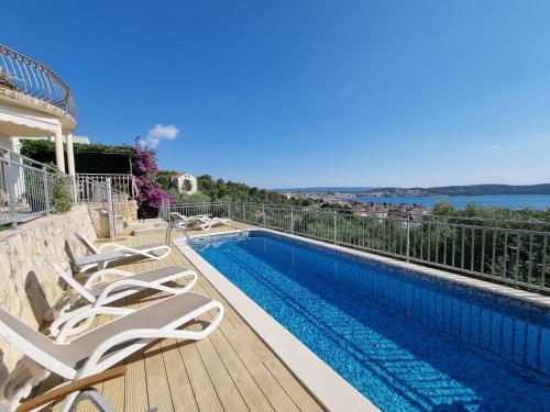 Villa with heated pool, Trogir