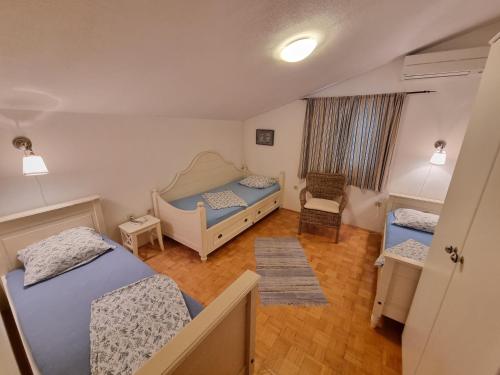 Postel nebo postele na pokoji v ubytování Villa with heated pool, Trogir