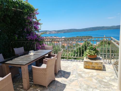 Villa with heated pool, Trogir