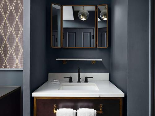 Hotel Phillips Kansas City, Curio Collection By Hilton Image
