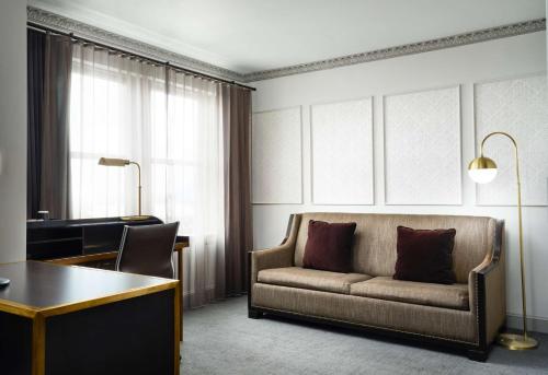 Hotel Phillips Kansas City, Curio Collection By Hilton Image