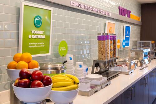 a counter with bowls of fruit on it in a store at Tru By Hilton Yakima Airport in Yakima