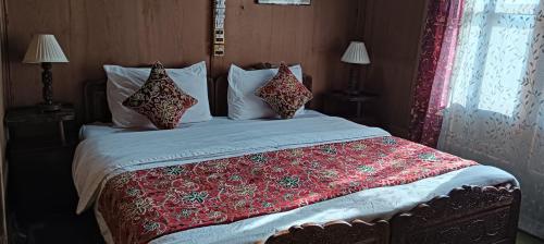 Katil atau katil-katil dalam bilik di Golden Crest DALLAKE