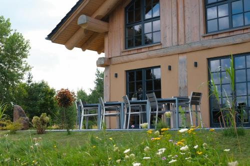 Giardino di wunderschönes Blockhaus direkt am See für 10 PAX