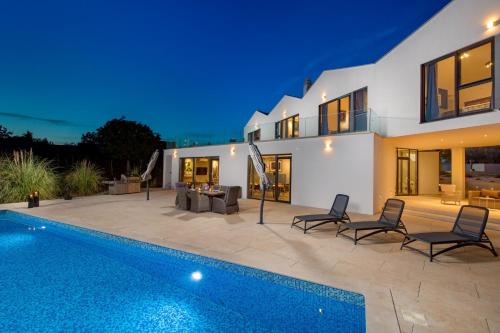 Villa Corolan by Briskva