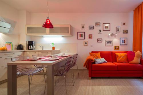 a kitchen and a living room with a red couch at Jovles Beisken GmbH in Münster