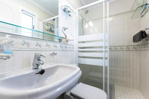 Phòng tắm tại El Mirador de Mijas holiday rental