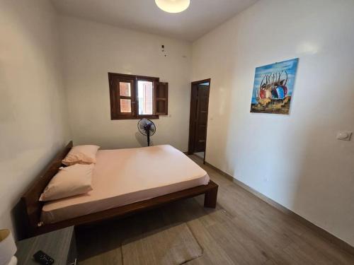 Ein Bett oder Betten in einem Zimmer der Unterkunft KËR YAYE FATOU - Toubab Dialaw