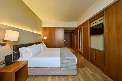 Room Double or Twin Room - 3