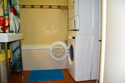 Vannituba majutusasutuses Superb flat in recent building with parking lot