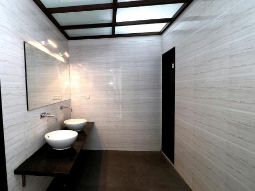 Koupelna v ubytování Hotel Girnar