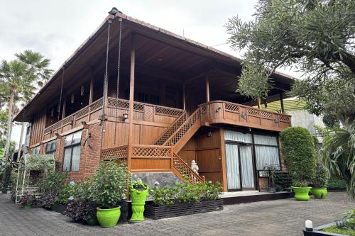 a house with a staircase on the side of it at Hotel Pesona Bamboe Lembang in Genteng