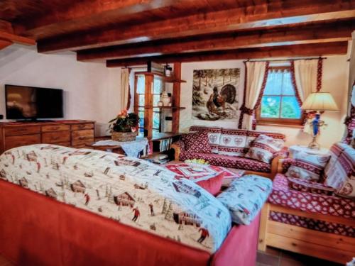 Ruang duduk di Chalet Berghof L'Aret in Val di Rabbi