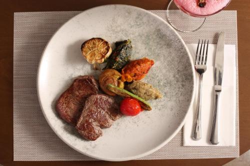 Comida en o cerca de este hotel