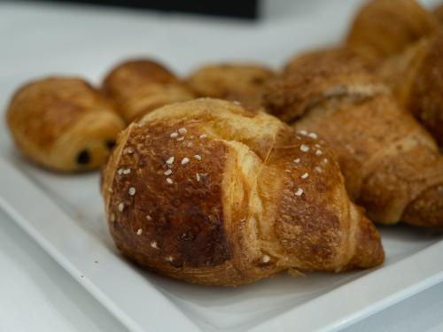ホテルの敷地内または近くでの食事または食べ物