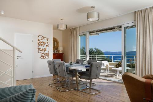 Private Seaside Jacuzzi Villa Anadea