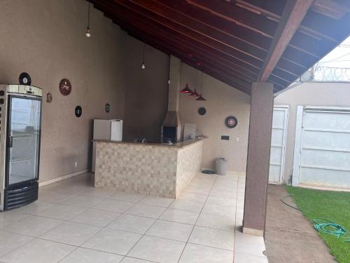 Η κουζίνα ή μικρή κουζίνα στο Casa com piscina em Brodowski