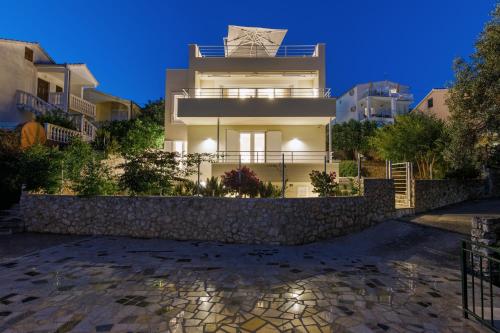 Private Seaside Jacuzzi Villa Anadea