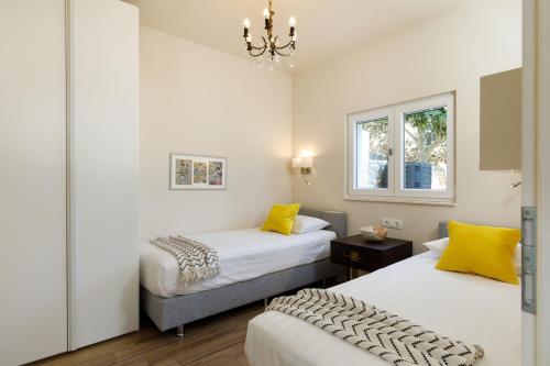 Private Seaside Jacuzzi Villa Anadea