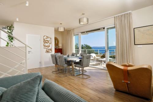 Villa Anadea with hot tub overlooking sea