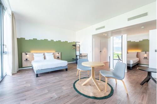 Postel nebo postele na pokoji v ubytování B&B HOTEL Geneva Airport