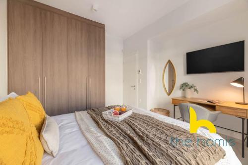 Upscale central APT, Patio near Hospitals & Metro