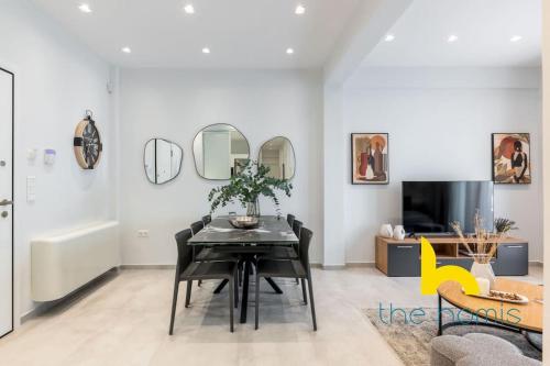 Upscale central APT, Patio near Hospitals & Metro