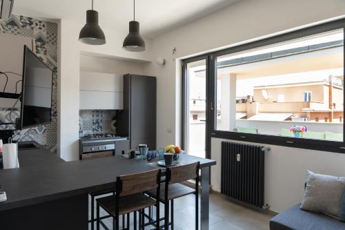 Penthouse with Panoramic Terrace -3 Min to Metro A