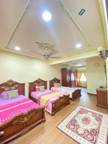 Ένα ή περισσότερα κρεβάτια σε δωμάτιο στο Nenda homestay
